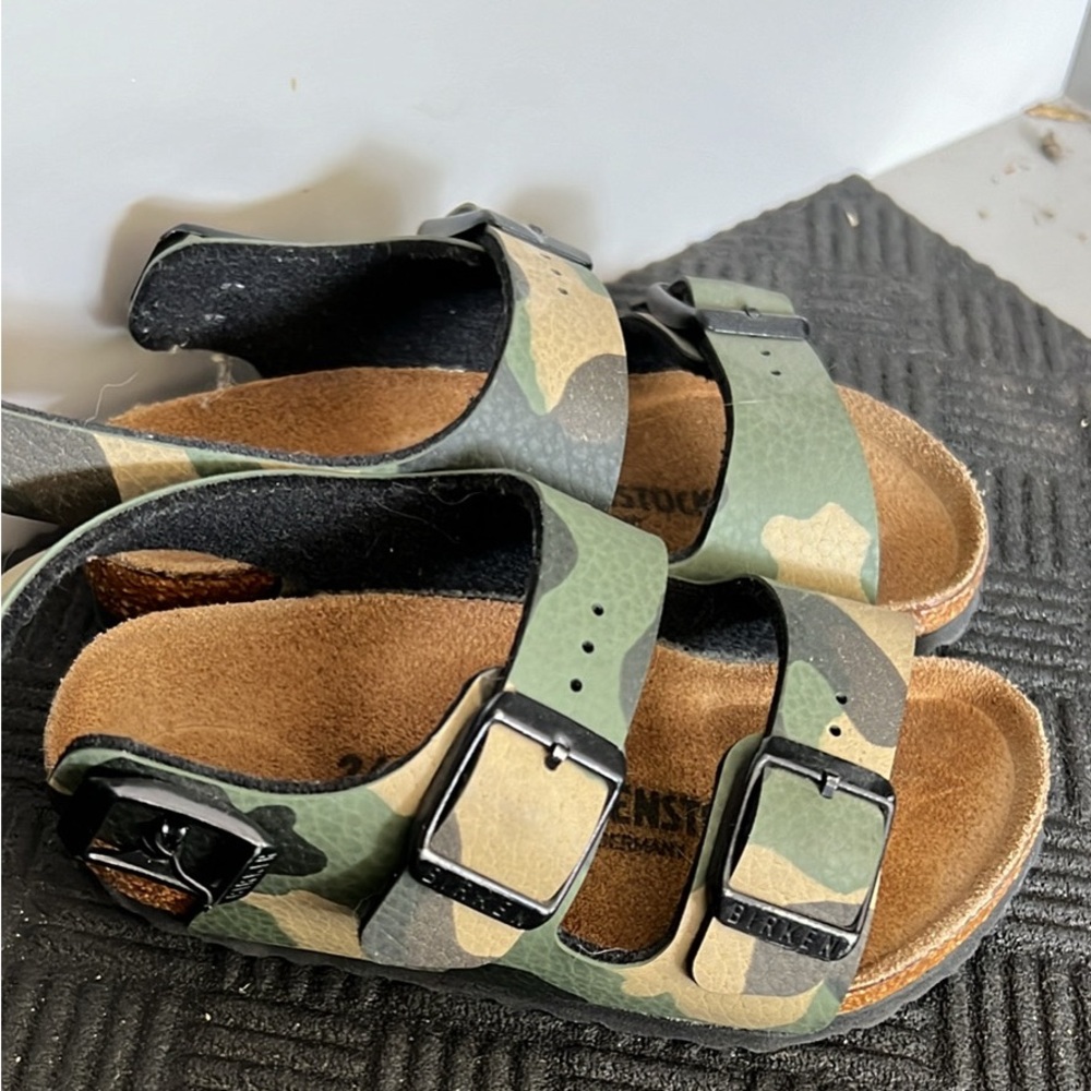 Toddler Camo Birkenstocks Size 26 (6-6.5)